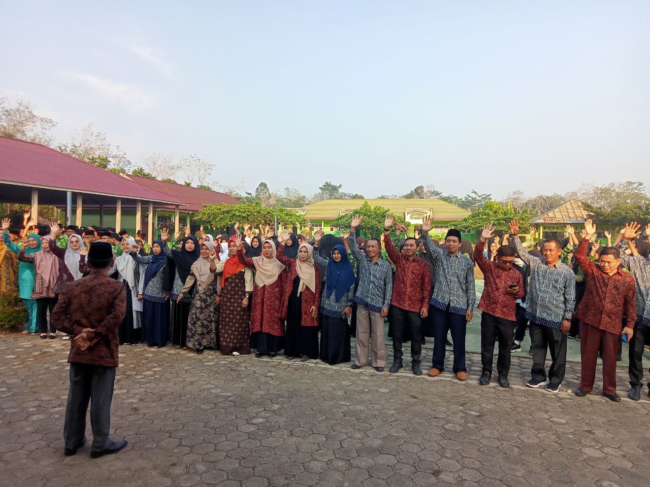 MTs N 3 SAROLANGUN GELAR PERINGATAN HARI  ANAK NASIONAL 2025. 