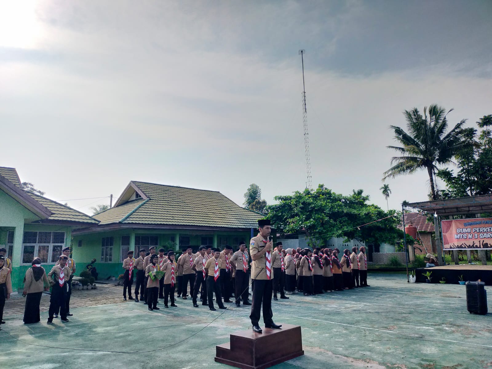 MTs.N 3 SAROLANGUN GELAR PERSAMI PENERIMAAN TAMU PANGKALAN (PTP) TAHUN 2024. 