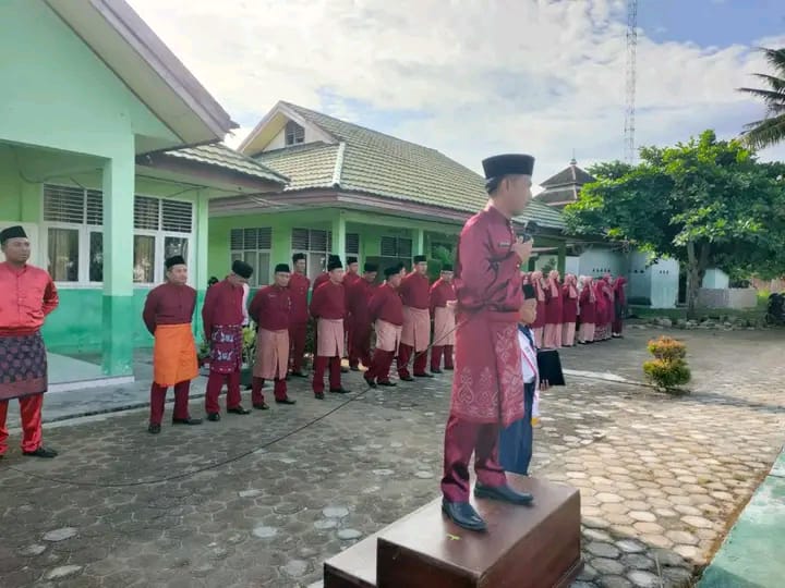 MTs.N 3  SAROLANGUN GELAR UPACARA HUT KABUPATEN SAROLANGUNKE 25 TAUN 2024