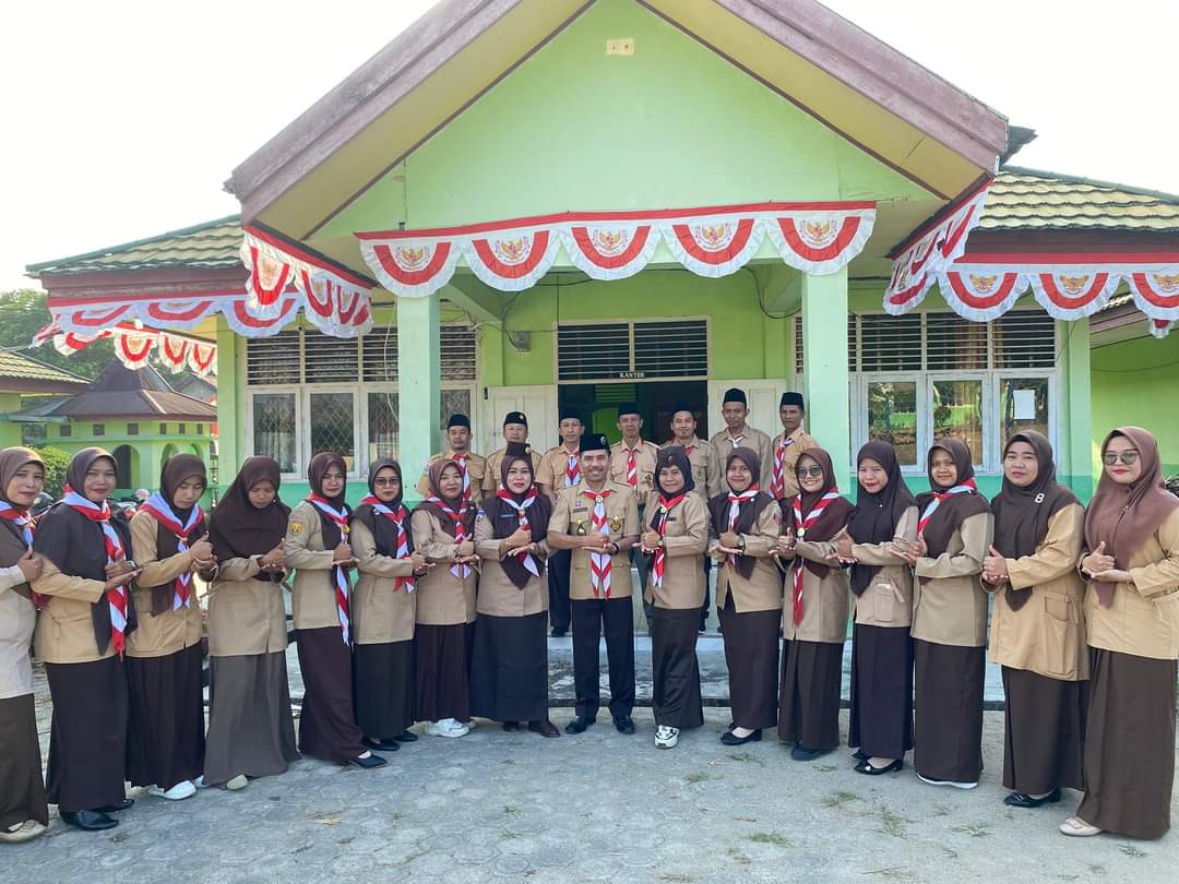 MTs. N 3 SAROLANGUN  ANTUSIAS GELAR UPACARA HARI  PRAMUKA KE - 63. TAHUN.