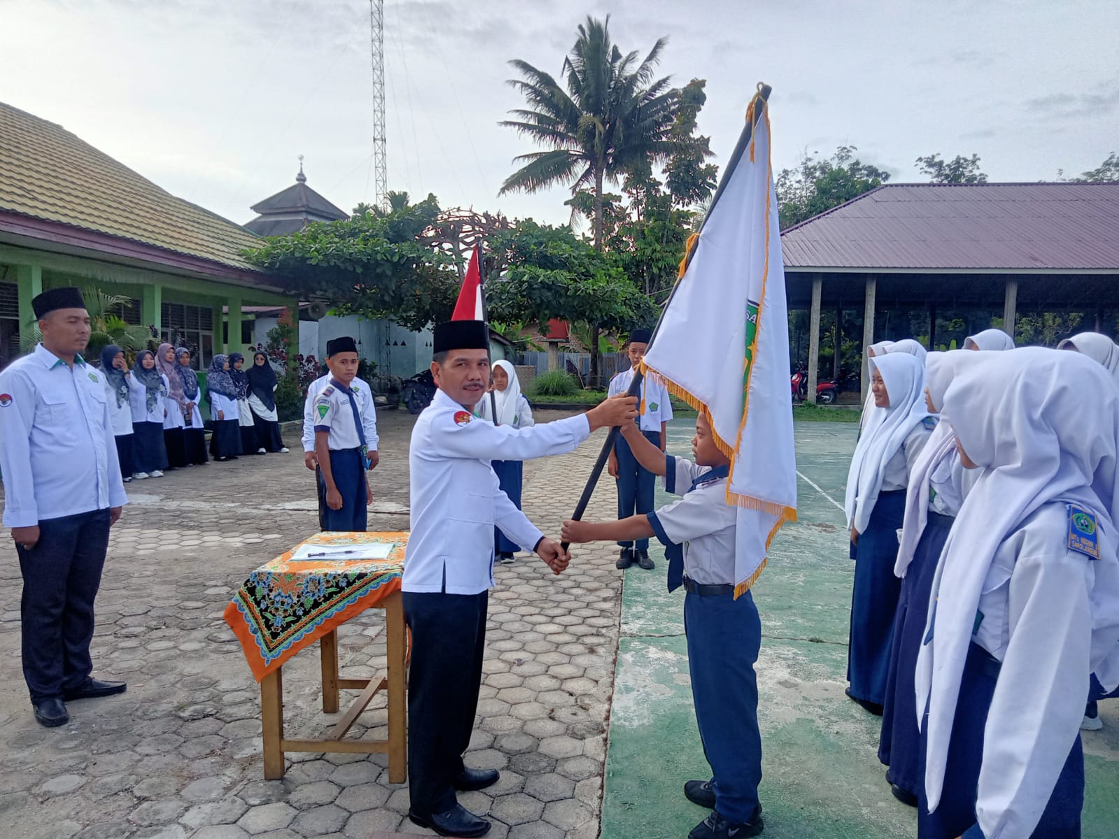 MTsN 3 SAROLANGUN GELAR PELANTIKAN PENGURUS OSIM MASA BAKTI 2024/2025. 