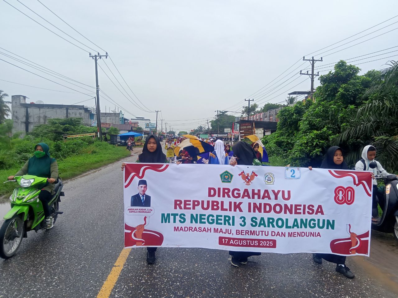 MTsN 3 SAROLANGUN RAMAIKAN KARNAVAL HUT  KEMERDEKAAN RI KE 80  TAHUN 2025.   